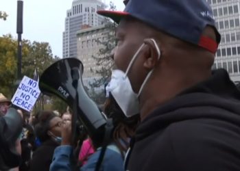 Dos policías heridos de bala en protestas en EEUU por caso Breonna Taylor
