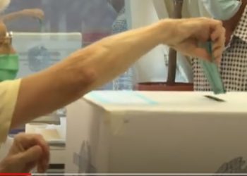 Los italianos desafían el coronavirus para votar en referéndum y elecciones regionales