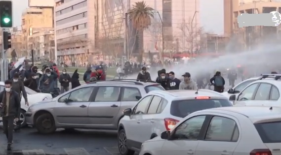 Manifestantes vuelven a la plaza Italia Chile tras el letargo de la pandemia
