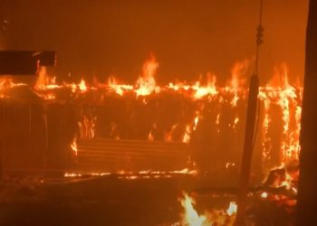 Al menos 15 muertos y medio millón de evacuados en devastadores incendios en EEUU