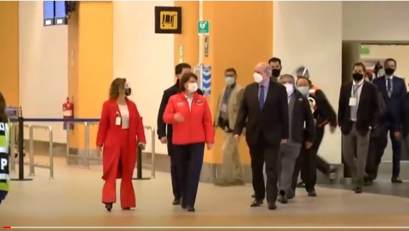 Vacuna china contra covid-19 llega a Perú para ensayos en voluntarios