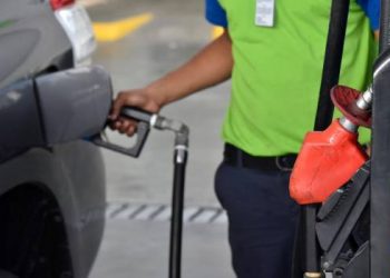 Combustible experimentan ligero aumento este viernes