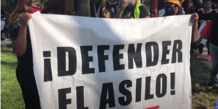 Migrantes y activistas protestan en frontera México-EEUU por derecho de asilo