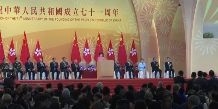 Hong Kong celebra el “retorno de la paz” pero detiene a decenas de personas