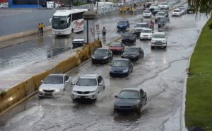 Onda tropical provoca intensas lluvias desde esta tarde  en gran parte del país