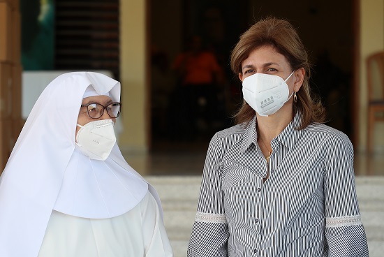 Vicepresidenta lleva afiliación SENASA a centro geriátrico en Jarabacoa