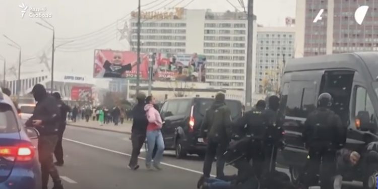 Violenta represión de manifestación opositora en la capital de Bielorrusia