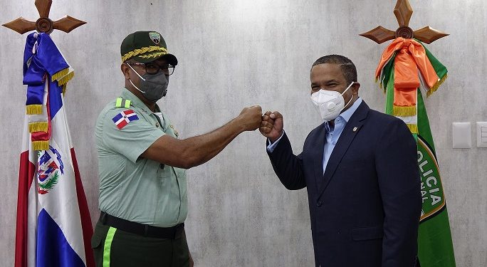 Director DIGESETT recibe visita de Héctor Acosta (El Torito)