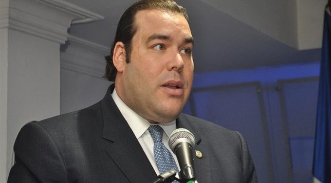 Exdirector de la Autoridad Portuaria asegura Abinader no lo ha destituido y deben pagarle casi un millón de pesos