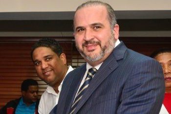 Empresa de Senador Victoria Yeb también es proveedora del Estado