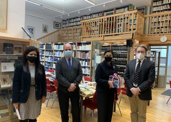 Embajada dominicana en Austria realiza donación de libros dominicanos al Instituto Cervantes de Viena