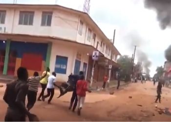 Suben a 45 los ugandeses muertos en disturbios tras el arresto de Bobi Wine