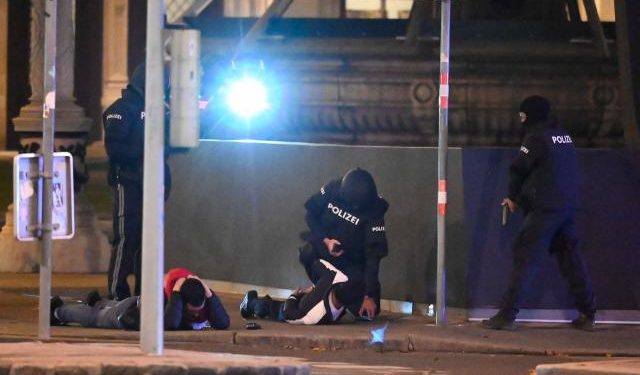 Atentados dejan dos muertos y 15  heridos en  Viena