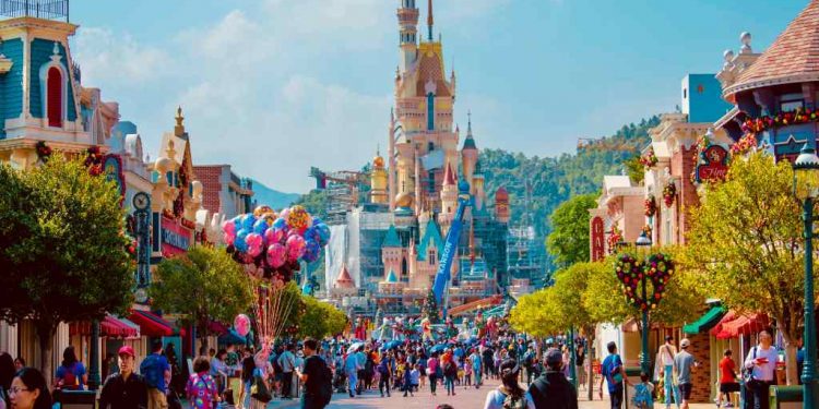 Despedirán 32 mil empleados en Disney por impacto  COVID-19 en sus parques