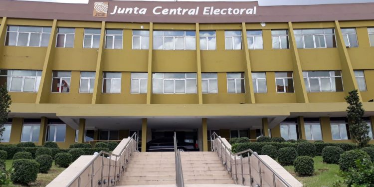 JCE contempla eliminar legalización de actas del estado civil