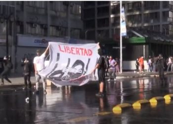 Cientos de manifestantes piden en Chile la renuncia de Piñera