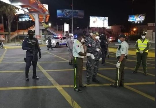 Detienen 835 personas por violar toque de queda este viernes