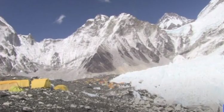 El monte Everest tiene una nueva altura… y sigue siendo la cumbre más alta del mundo