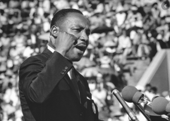 Un Día como hoy, del año 1964 – Martin Luther King se convierte en la persona más joven en recibir el Premio Nobel de la Paz.