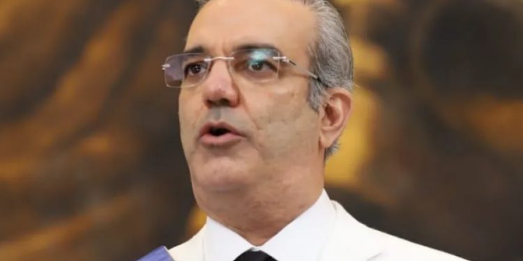 Abinader destituye un secretario de Estado y otros 12 funcionarios, de administración anterior