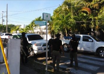 Ver video: Allanan casa de campaña alcalde Abel Martínez en Santiago