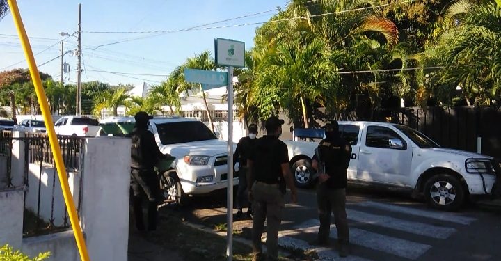 Ver video: Allanan casa de campaña alcalde Abel Martínez en Santiago