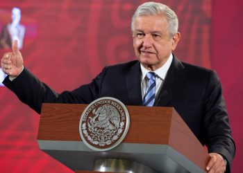 Presidente de México López Obrador critica a Twitter y Facebook por censura a Trump