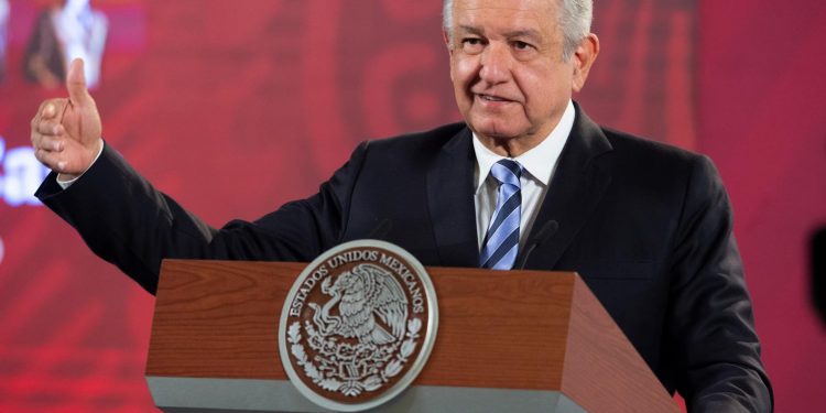 Presidente de México López Obrador critica a Twitter y Facebook por censura a Trump