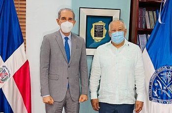 MESCYT y  UASD dan primer picazo para construcción de techado de plazoleta la academia
