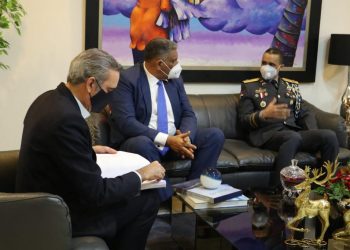 Presidente y Ministro Interior y Policía se reúnen con director PN; tratan transformación integral institución