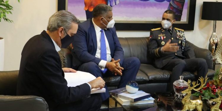 Presidente y Ministro Interior y Policía se reúnen con director PN; tratan transformación integral institución