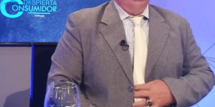 Conadehu reconoce amplia labor de Sandino Bisonó en favor de los consumidores