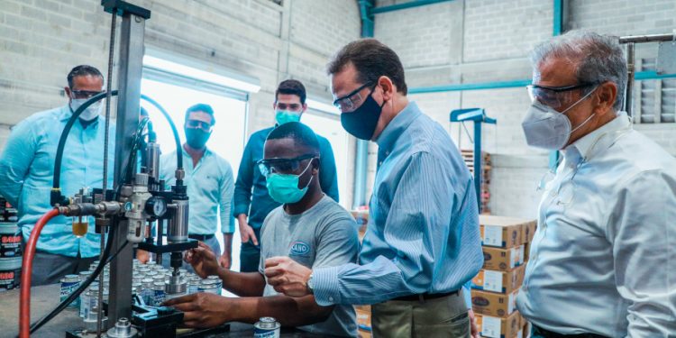 Ito Bisonó visita nuevas instalaciones de Industrias Cano; aportará más de 100 nuevos empleos