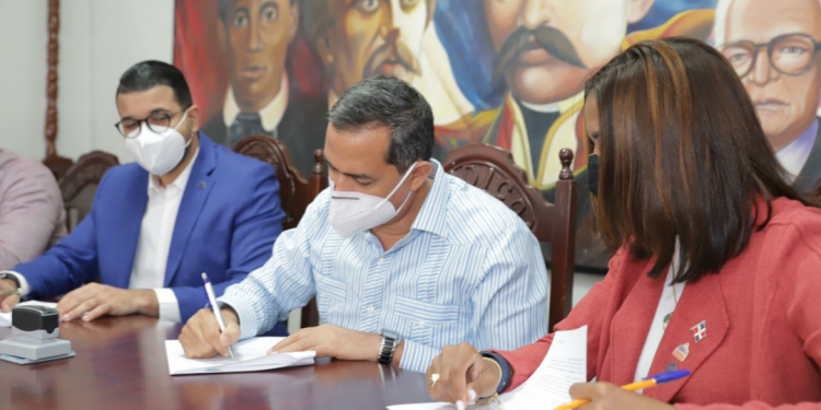 Ministerio de la Juventud firma convenio con Ayuntamiento Municipal de los Bajos de Haina para instalar Casa de la Juventud