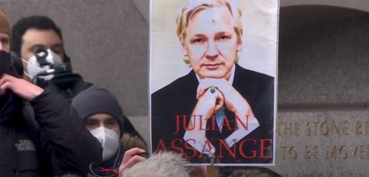 Temiendo que se suicide, justicia británica rechazó extraditar a Assange a EEUU