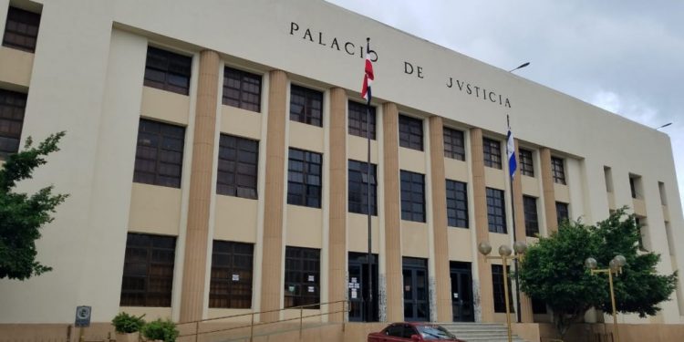 Emplazan a tribunal entregar sentencia caso estafa a empresario Chino