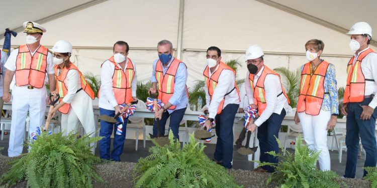 Presidente Luis Abinader da primer picazo para construcción Espigón para pescadores Puerto Plata