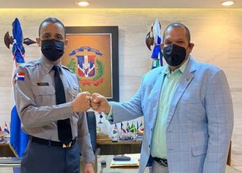 Alcalde SDN Carlos Guzmán y director PN buscan mejorar seguridad en ese municipio