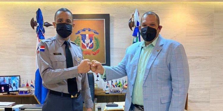 Alcalde SDN Carlos Guzmán y director PN buscan mejorar seguridad en ese municipio