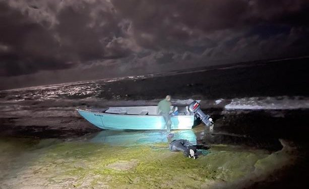 Rescatan a 23 inmigrantes dominicanos varados en estrecho puertorriqueño