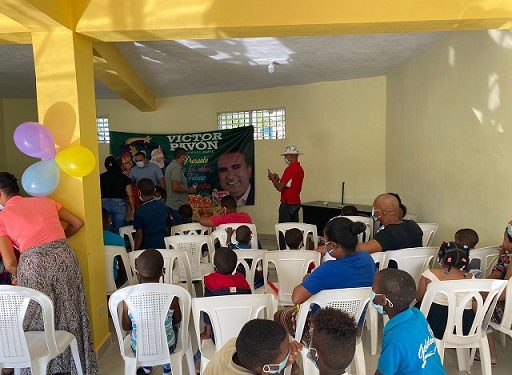 Víctor Pavón realiza tradicional  entrega de Juguetes a niños SDN.