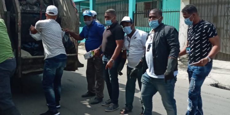 Regidor Luis Vallejo coordina operativos recogida de basura implementados por cabildo Los Alcarrizos