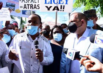 Obras Pública y alcalde Carlos Guzmán tratan problemática asfaltado en SDN