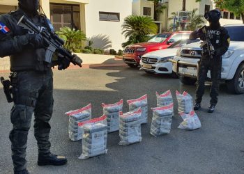 Ocupan 49 paquetes Cocaina escondidos debajo de buque en  SPM