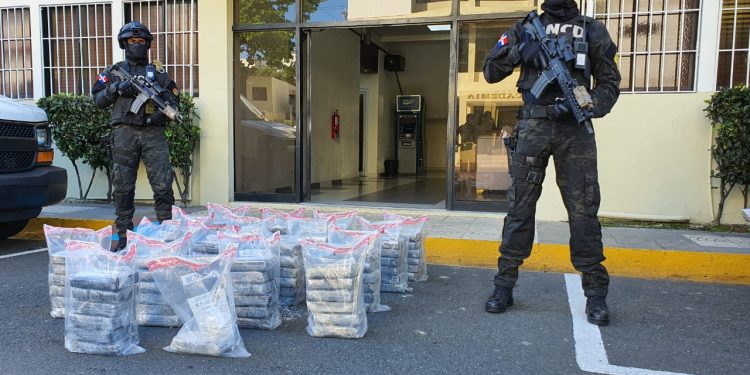 Autoridades ocupan 103 paquetes se presume es Cocaína en Isla Beata, Pedernales