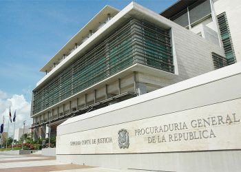 Investigan fiscal por presuntamente embarazar menor de edad