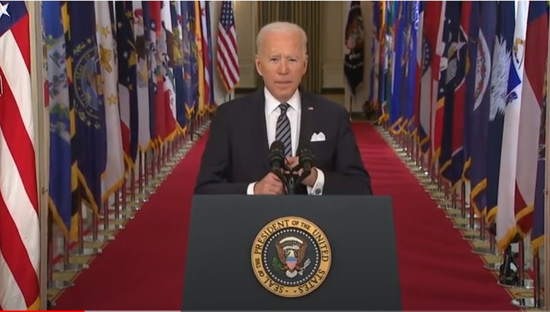 Biden pide seguir luchando contra el covid-19 tras promulgar estímulo de USD 1,9 billones