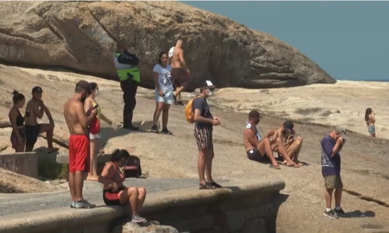 Fin de semana sin playa en Rio y de reconfinamiento en Europa por aumento de contagios