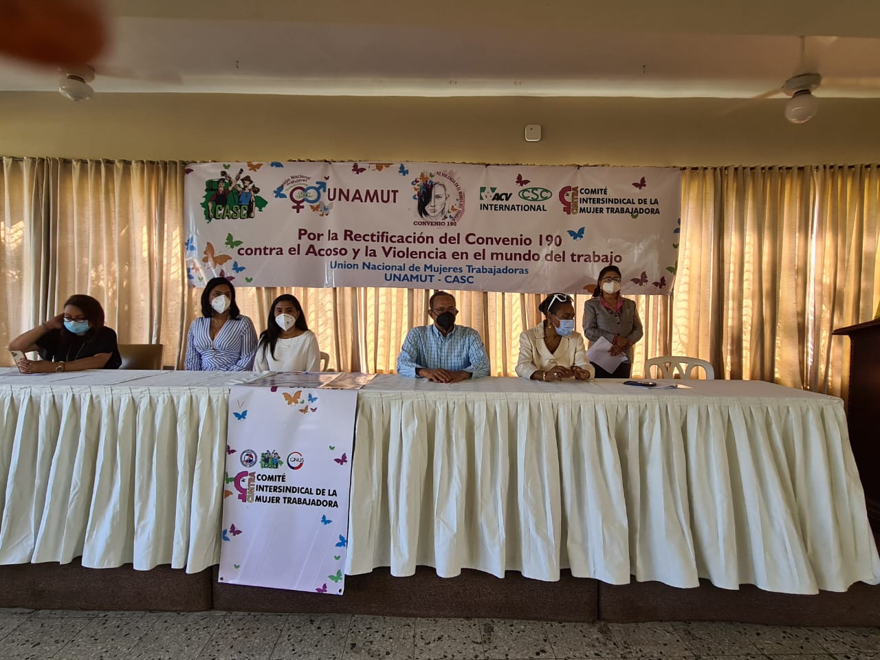 Foro de mujeres propugna por iniciativas contra el acoso y la violencia