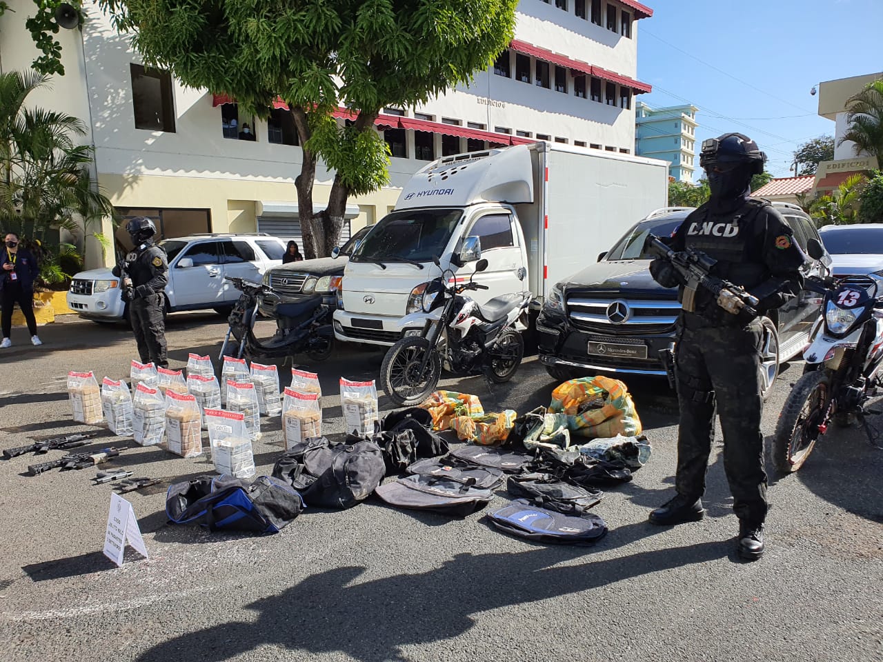Ocupan drogas y armas en operativo de captura a Julto Kilo